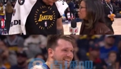 记者：是什么让你整晚都在笑？东契奇：我终于找回了我自己！